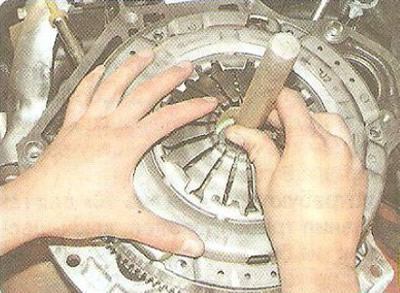 Ребят.Сцепление стало тугое, что нога в пробках болеть начинает. Плюс сцепа