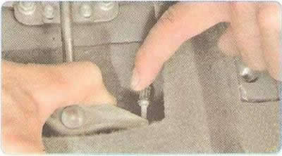 Как отрегулировать трос акпп на шевроле круз и шевроле круз путем замены тросов стояночного тормоза своими руками