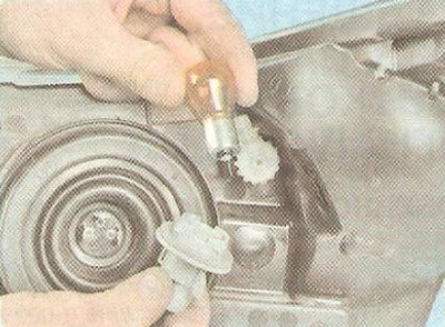 Какой основной стоп сигнал на Шевроле Авео Т300? Какие лампы установлены в этой машине