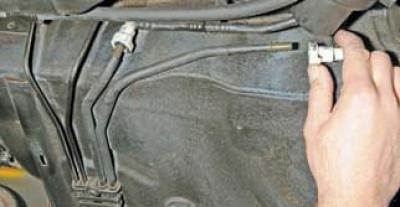 "Manuals for servicing, repairing, and maintaining the Chevrolet Lacetti Hatchback, as well as replacement bulbs for its headlights."