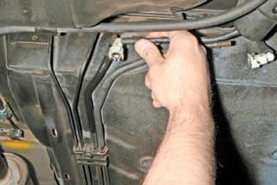 "Manuals for servicing, repairing, and maintaining the Chevrolet Lacetti Hatchback, as well as replacement bulbs for its headlights."