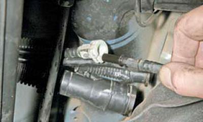 "Manuals for servicing, repairing, and maintaining the Chevrolet Lacetti Hatchback, as well as replacement bulbs for its headlights."