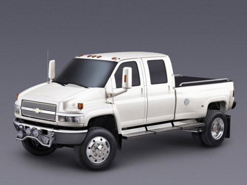 Пикап-гигант Chevrolet C-4500 Kodiak построен на базе грузовика. В пассажирском варианте здесь есть…