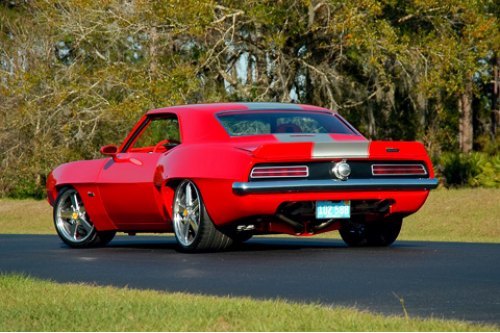 От оригинальных Camaro этот автомобиль отличается только колесами, зеркалами и небольшими деталями.