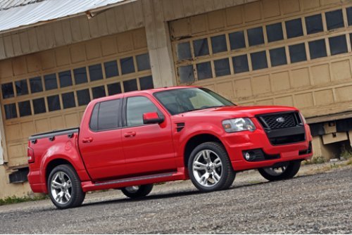 Но по-настоящему «горяч» этот алый Ford. И, конечно же, не обошлась пьянка без порции хрома.