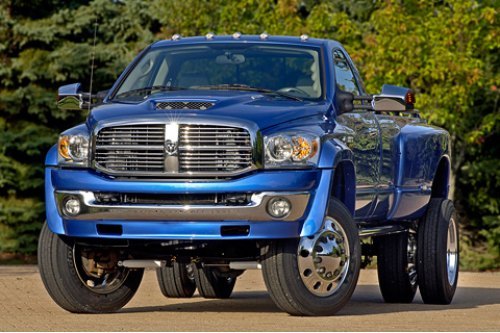 Dodge Ram был бы бесконечно удобен на тесных улочках центра Москвы. Разве не так?