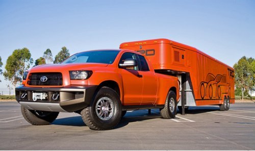 Во время проведения SEMA прицеп этой Toyota Tundra играл роль экспозиции.