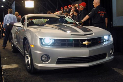 Американским покупателям предложат Camaro c двигателями V6 3.6 и V8 6.2, шестиступенчатыми…