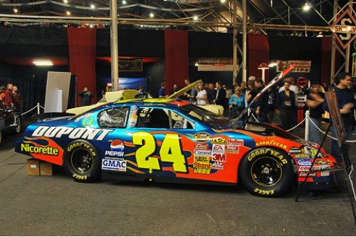 Команда Hendrick Motorsports все средства от продажи своего кастом-кара решила передать в фонд…