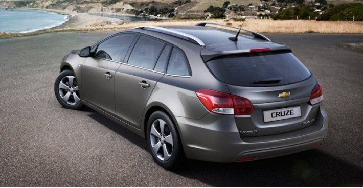 Универсал Cruze на 170 мм длиннее хэтчбека. Объем багажника — 500 л, а при сложенных спинках…