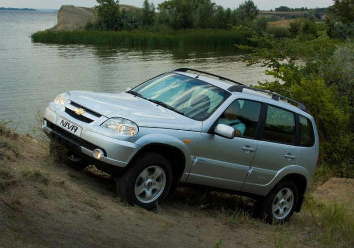 Модель Chevrolet Niva встала на конвейер в 2002 году. В 2009 году автомобиль пережил рестайлинг.…
