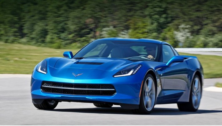 Двухдверка Corvette Stingray, поколение С7, поступит в продажу осенью нынешнего года.