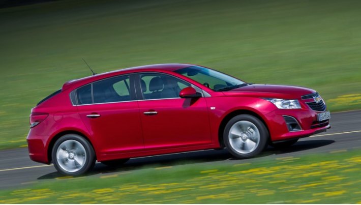 С места до 100 км/ч Cruze, оснащённый 140-сильным двигателем, разгоняется за 10,3 с.