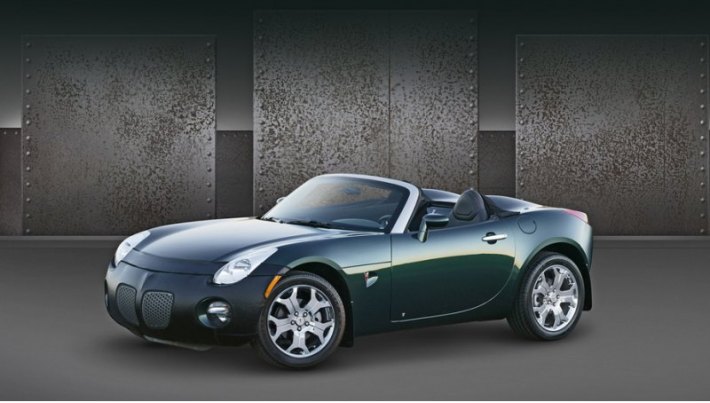 Родстер Pontiac Solstice выпускался с 2005 по 2009 год. Он оснащался моторами 2.4 и 2.0 с…