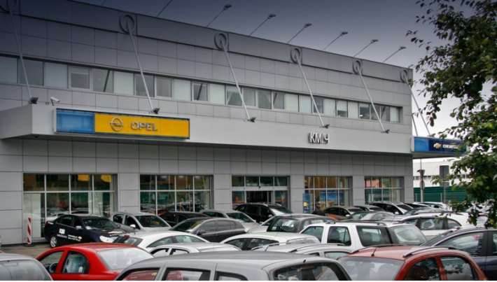 Кризис сильно ударил по General Motors. Цены на продукцию резко возросли, а продажи в связи с этим…