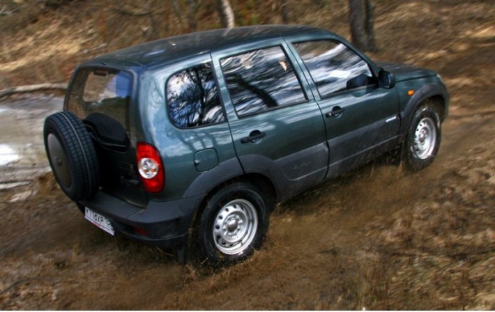 Расход топлива внедорожника Chevrolet Niva с дореформенным двигателем в загородном режиме — 8,8…