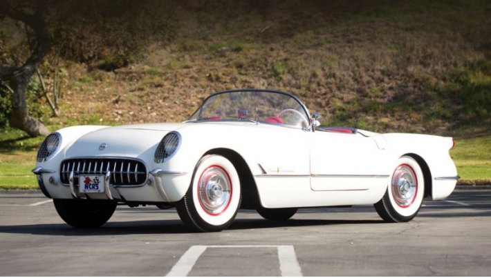 Дебют мотора Small Block состоялся на модели Chevrolet Corvette образца 1955 года.