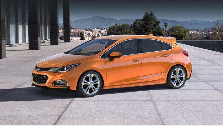 По словам главы Chevrolet Алана Бати, рынок компактных хэтчей в Америке недавно вырос на 9%, так…