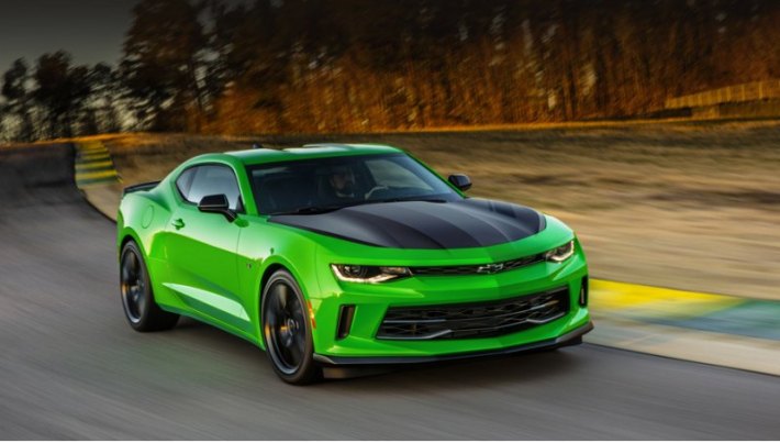 Двухдверка Camaro LT 1LE получила нестандартную решётку радиатора с атласно-чёрными вставками,…