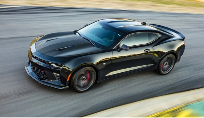 Восьмицилиндровая вариация Camaro SS 1LE внешне отличается от простого SS развитым сплиттером цвета…