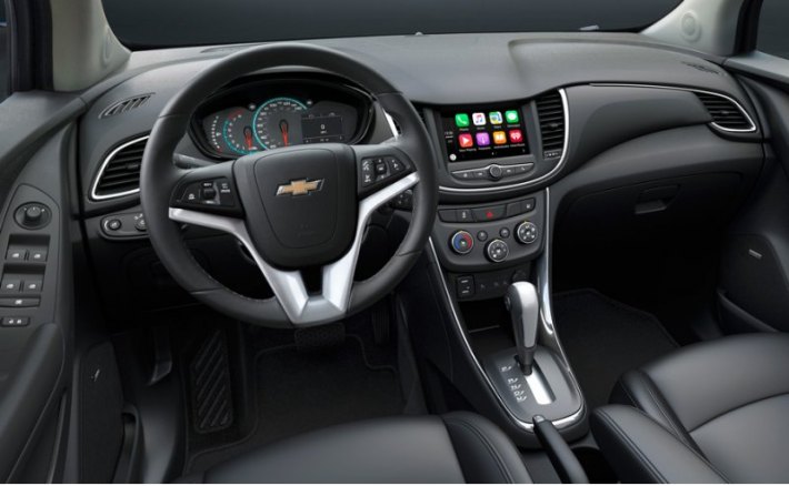 Как и в случае с Моккой, больше всего кроссовер Chevrolet Trax поменялся анфас. Изменились бамперы,…