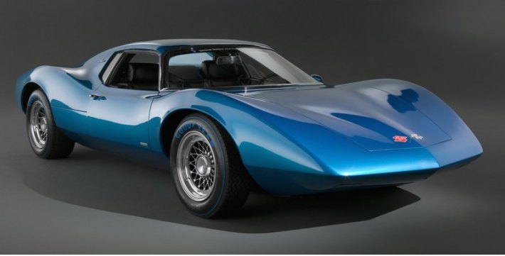 Еще один среднемоторный «привет из прошлого» — концепт Chevrolet Astro II (1968 год). Имя Corvette…