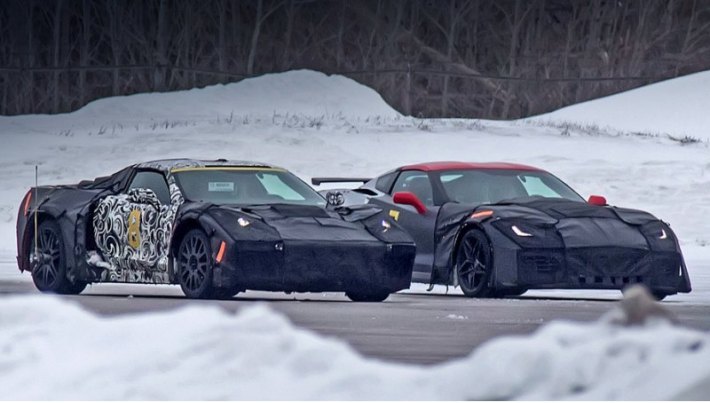 Corvette C8 (слева) и Corvette C7 ZR1 получат восьмицилиндровый мотор 6.2 LT5. Поговаривают, в…