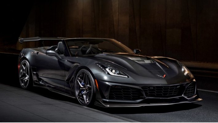 На фотографии ? родстер Corvette ZR1 с опциональным пакетом ZTK Performance. В него входят большое…