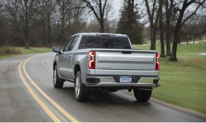 Восемь базовых исполнений, от утилитарного Work Truck до роскошного High Country, и шесть моторов…
