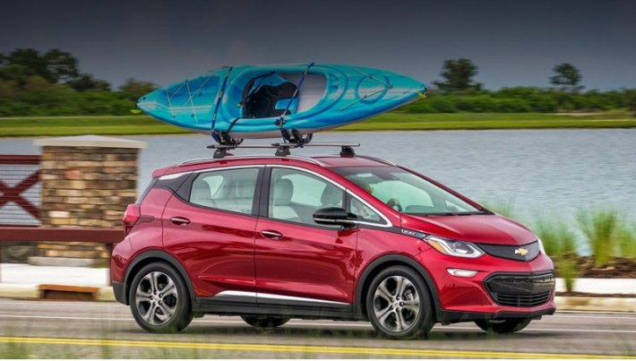 Электрокар Chevrolet Bolt располагает батареей ёмкостью 60 кВт·ч, дающей запас хода в…