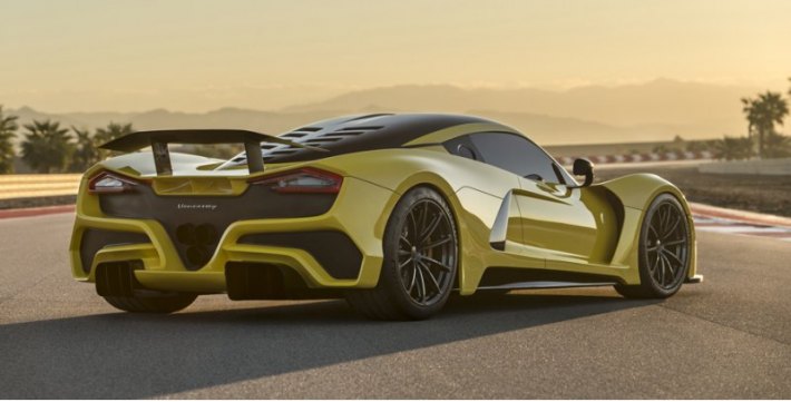 Между тем Hennessey продолжает доводку до ума собственного гиперкара Venom F5 (на фото), который…