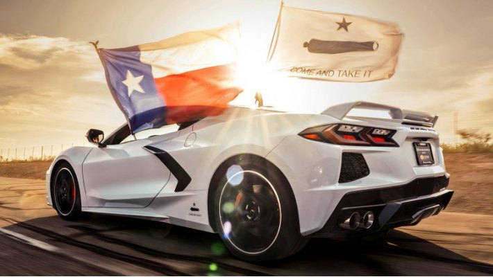 Разгоняли до 330 км/ч Corvette C8 на тестовом треке испытательного полигона Continental Tire…