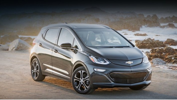 В Штатах Chevrolet Bolt EV продаётся по цене $36 620 (2,8 млн рублей), а в Европе этот электрокар…