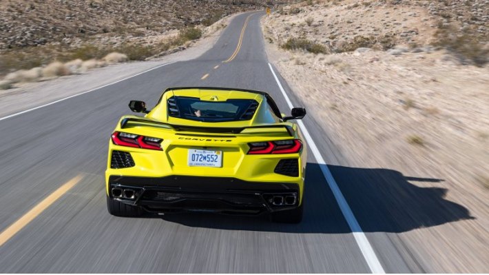 Нынешний Corvette C8 с пакетом Z51 Performance и мотором на 502 силы набирает 60 миль/ч (97 км/ч)…