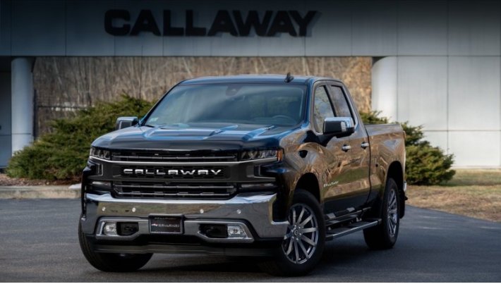 Внешне пикап Callaway Silverado Signature Edition можно узнать по фирменным шильдикам,…