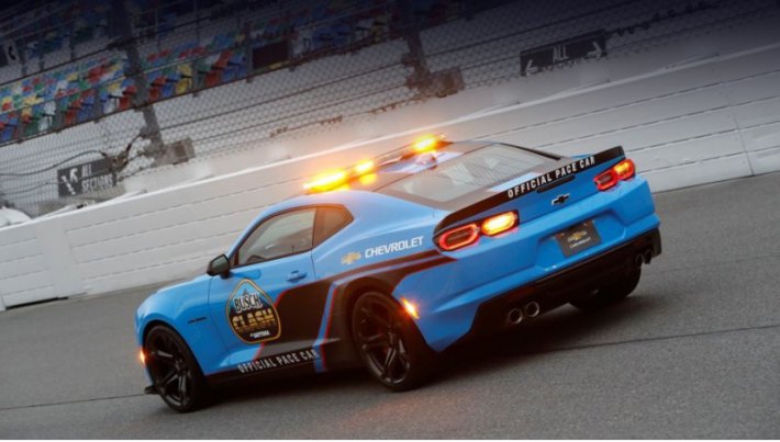 Один из двух новых для Camaro цветов кузова, Rapid Blue, был показан в феврале на машине…