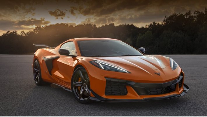Corvette Z06 шире исходного Стингрея на 9,4 см (ради установки более широких шин) и впервые для Z06…