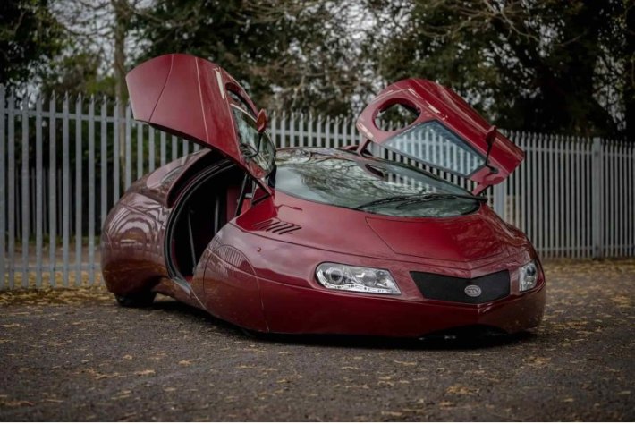На аукцион в Великобритании выставили странный Chevrolet Cobalt