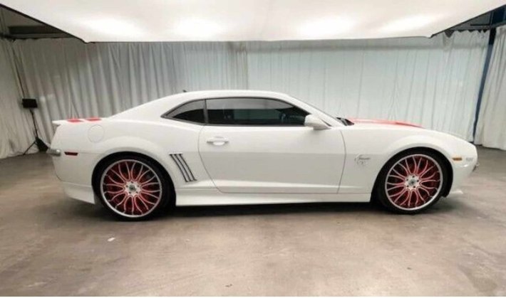 На аукционе «eBay» выставили на продажу уникальный Camaro SS 2010 года, который постарались сделать…