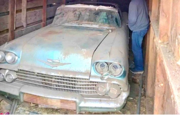 На продажу выставили Chevrolet Impala, который провел в сарае почти полвека