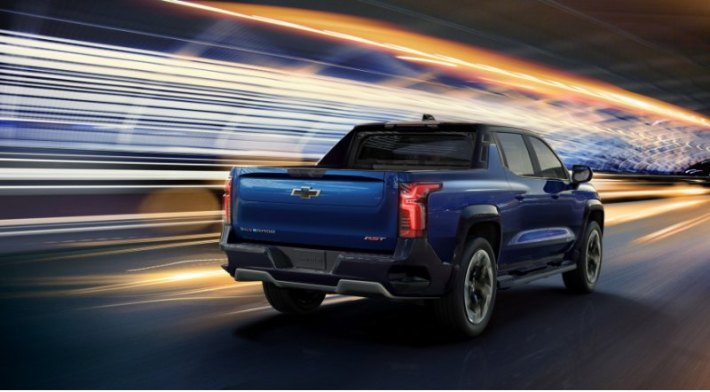 Что касается Silverado EV RST First Edition, то он будет оснащен парой электродвигателей, которые в…