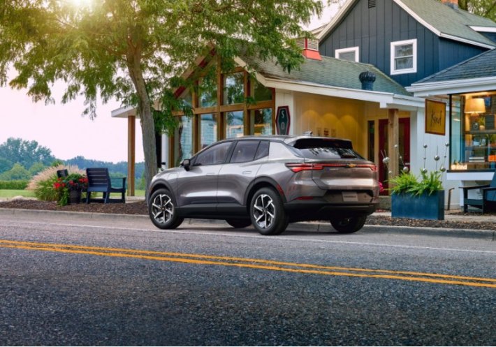 Chevrolet Equinox EV 2024 поступит в продажу осенью 2023 года и первоначально будет доступен…