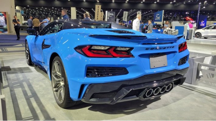 Стоит новинка от 106 395 долларов. Тот же Audi R8 оценивается значительно дороже - минимум 148 700…