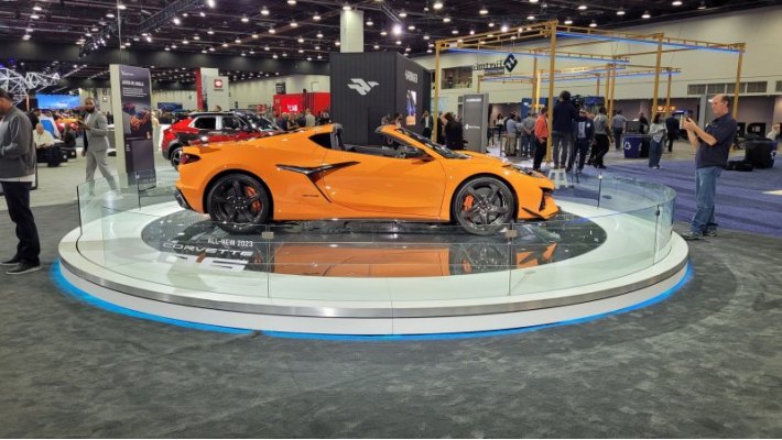 Стоит новинка от 106 395 долларов. Тот же Audi R8 оценивается значительно дороже - минимум 148 700…