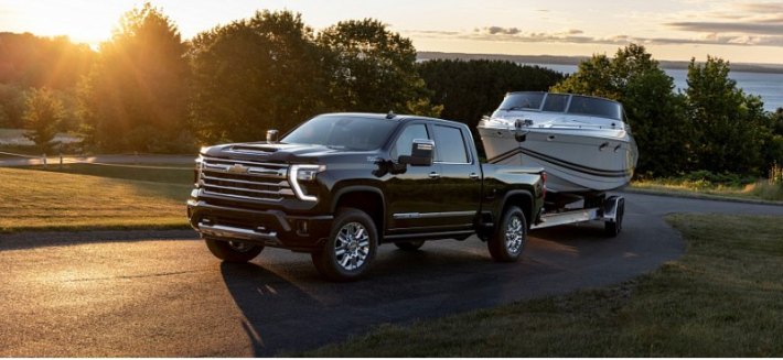 Компания General Motors показала обновленный пикап Chevrolet Silverado HD 2024 года