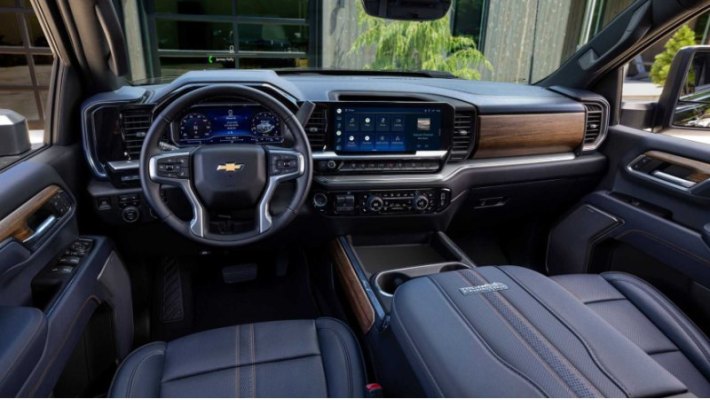 Что касается технологий, новый Silverado HD получил адаптивный круиз-контроль для буксировки. Он…