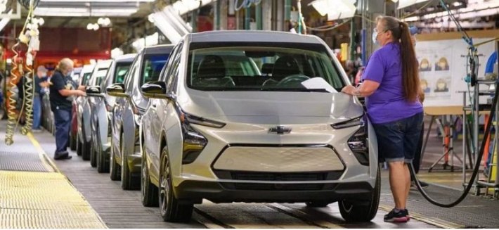 Компания Chevrolet увеличит производство семейства Chevrolet Bolt после снижения цен