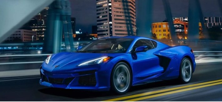 Компания Chevrolet представила гибридный Chevrolet Corvette E-Ray на основе старого мотора V8