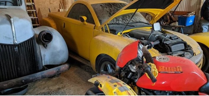 Найденный в сарае редкий Chevrolet SSR удалось продать на eBay за 3,6 млн рублей