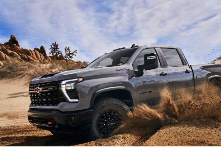 Производство Silverado HD ZR2 и Silverado HD ZR2 Bison начнется этим летом.
